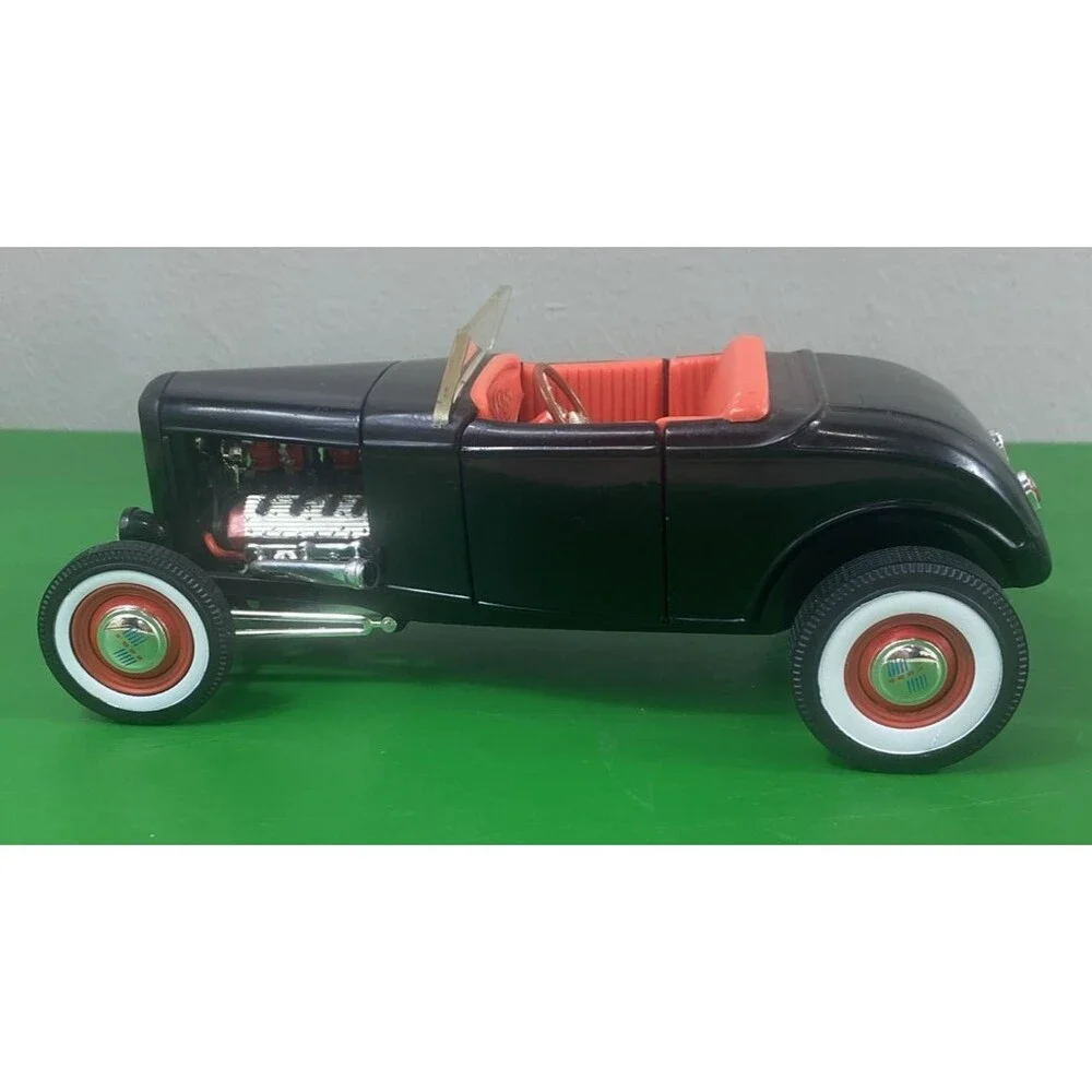 Ford Classic Metal Die Cast  ERTL Ford Motor Company 1:18